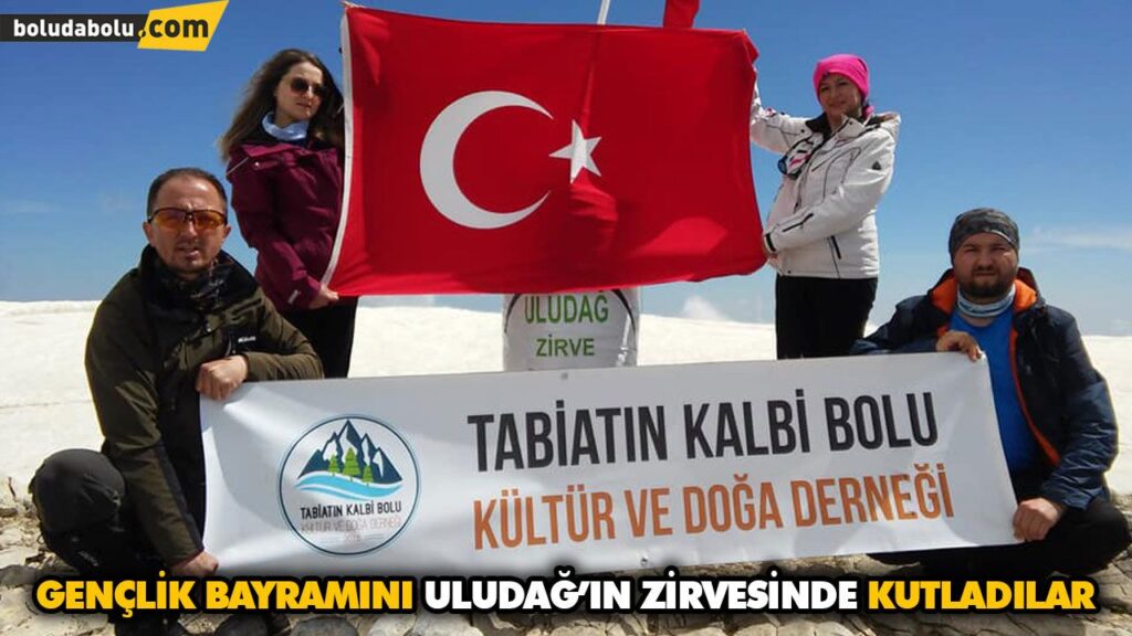 GENÇLİK BAYRAMINI ULUDAĞ’IN ZİRVESİNDE KUTLADILAR GENÇLİK BAYRAMINI ULUDAĞ’IN ZİRVESİNDE KUTLADILAR
