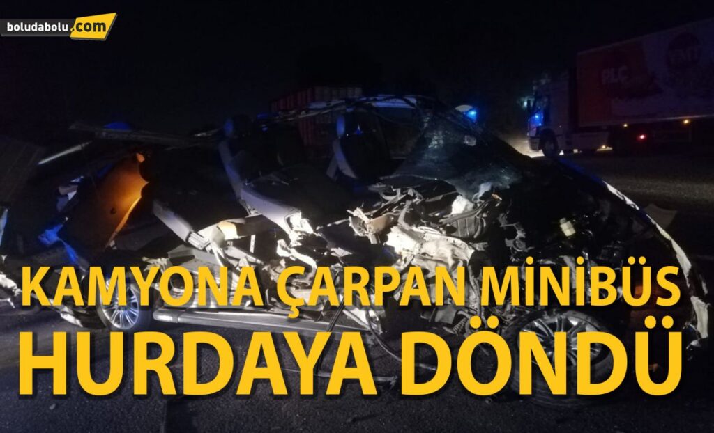 Kamyona çarpan minibüs hurdaya döndü: 1 yaralı Kamyona çarpan minibüs hurdaya döndü: 1 yaralı