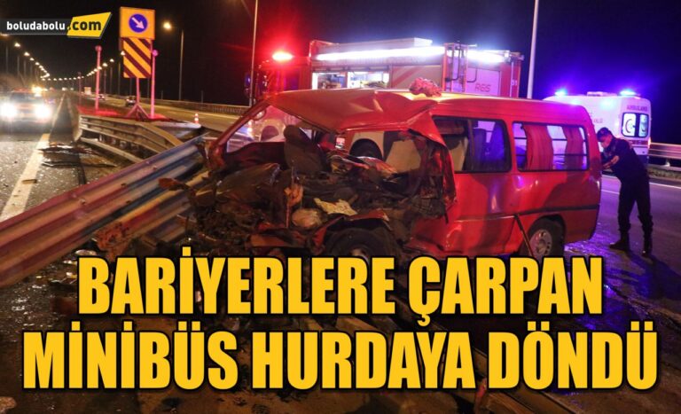 TEM’de bariyerlere çarpan minibüs hurdaya döndü: 7 yaralı