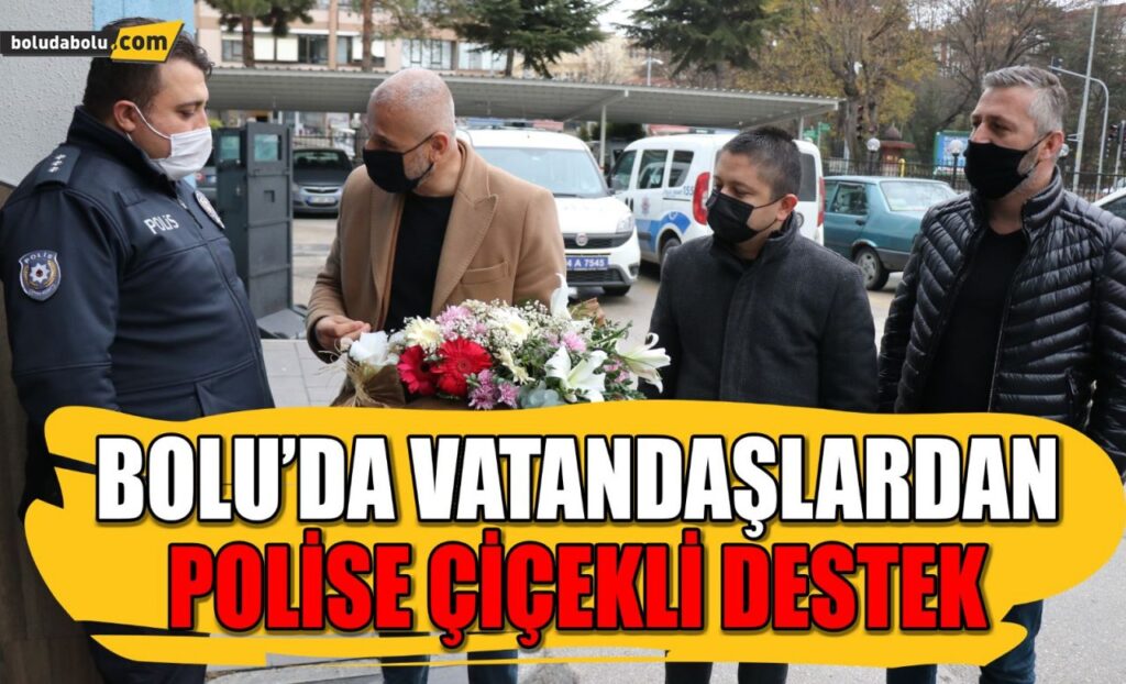 Bolu’da vatandaşlardan polise çiçekli destek Bolu’da vatandaşlardan polise çiçekli destek