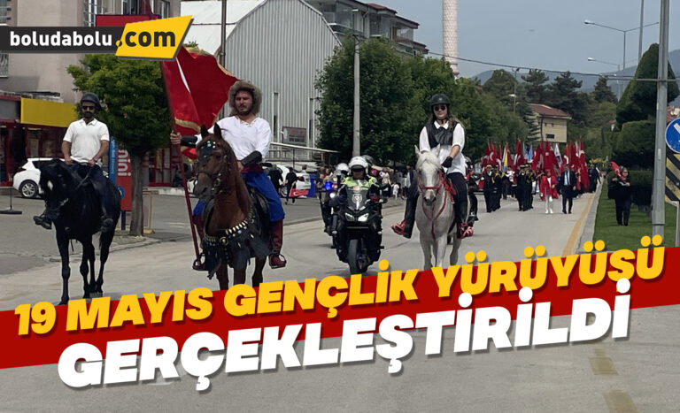 Bolu’daki 19 Mayıs kutlamalarında, 105 metrelik Türk bayrağı taşındı