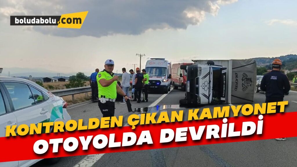 Kontrolden çıkan kamyonet otoyolda devrildi Kontrolden çıkan kamyonet otoyolda devrildi